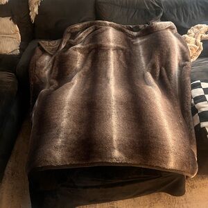 Mon Chateailu 50x60” Throw Brown Faux Fur Throw Blanket